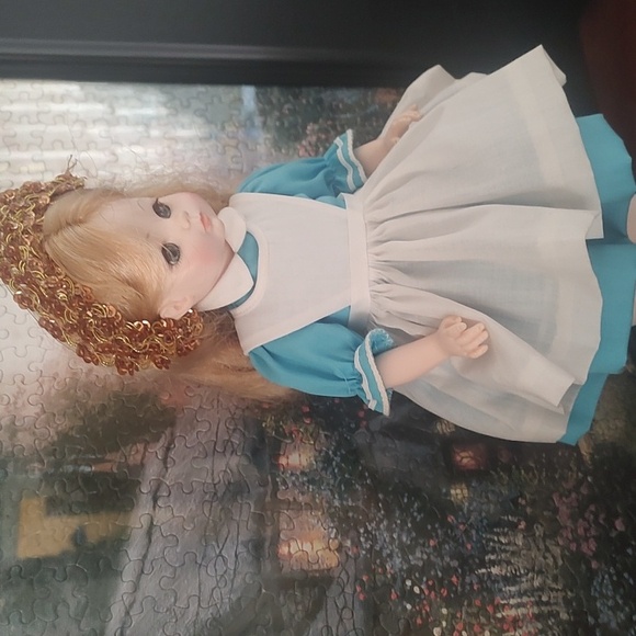 Alice*-Madame Alexander Doll - Picture 4 of 10